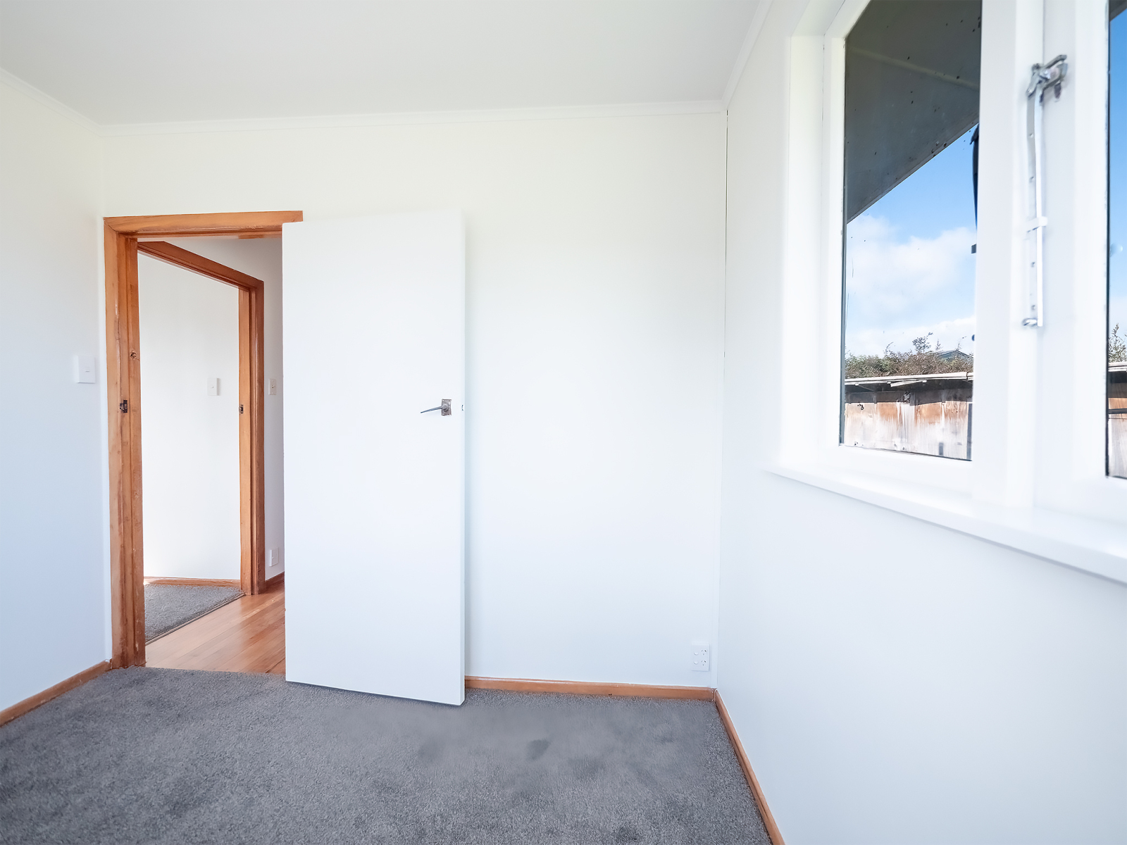 New Roof - Polished Floors - 1,002m² Freehold